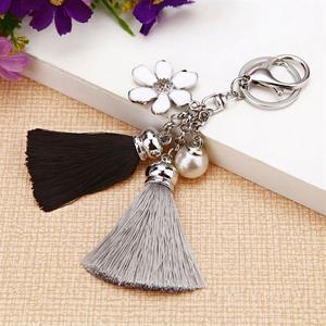 Venta al por mayor flor cuero llavero Rhinestone borla hoja mujer bolso colgante encantos llaveros borlas - Product Image 5