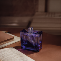 Flacon de parfum en verre de forme spéciale, dégradé de couleurs unique, 30 ml 50 ml, impression de logo personnalisée, emballage en gros sur stock