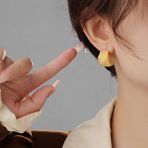 ต่างหูแบบติดหูทรงเจ้าหญิง ดีไซน์เรขาคณิต ชุบทองแดงคุณภาพสูง ปรับแต่งได้ สำหรับผู้หญิง เหมาะสำหรับเป็นของขวัญ - Product Image 4