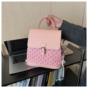 Zaino da <span class=keywords><strong>Viaggio</strong></span> Retrò da <span class=keywords><strong>Donna</strong></span> in Poliestere PU con Stampa Geometrica di Lusso, Dettagli in Rilievo e Tracolla a Contrasto - Product Image 3