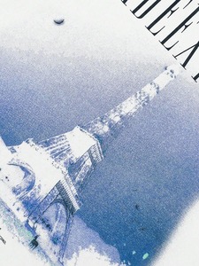 เสื้อยืดสีขาวที่มีดีไซน์สไตล์เรโทร โดดเด่นด้วยภาพทิวทัศน์เมืองและหอไอเฟล ปรับแต่งได้และใช้ได้ทั้งชายและหญิง.F10 - Product Image 2