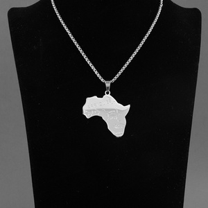 Colgantes de collar de titanio africanos personalizados de fabricante profesional, joyería Hiphop para mujer con engaste de bisel y símbolo cristiano - Product Image 4