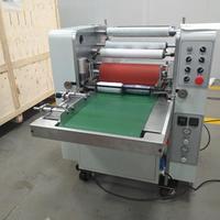 Machine de laminage de feuilles électrique entièrement automatique à grande vitesse avec découpe automatique et largeur de laminage maximale de 650 mm