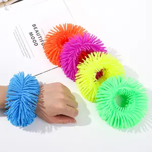 Nuovo arrivo vendita calda palla pelosa palla Fuzzy Band braccialetto giocattoli per i bambini