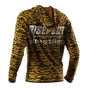 Survêtement de lutte décontracté personnalisé par sublimation pour l'extérieur, veste de survêtement noire et rouge avec fermeture éclair, sweat à capuche zippé pour homme - Product Image 4
