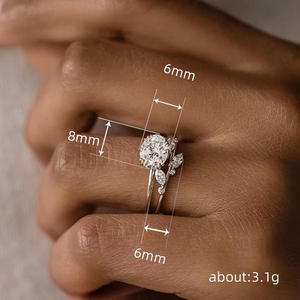 Anello di fidanzamento da donna Q679 con diamante naturale taglio brillante classico e fascia in oro bianco 14K - Product Image 4