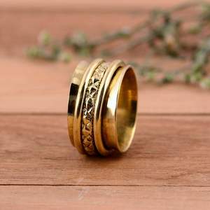 Bague tournante de méditation unisexe en laiton plaqué or 14 carats, style bohème, faite à la main, pour le pouce - Product Image 6
