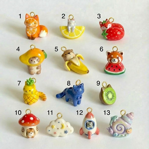 Colgantes y dijes esmaltados con diseños de animales y frutas: zorro, limón, fresa, oso, hongo, y otros motivos bonitos - Product Image 6
