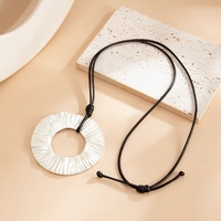 Collier pendentif minimaliste grand disque creux martelé pour femme, style vintage, accessoire de bijouterie pour usage quotidien