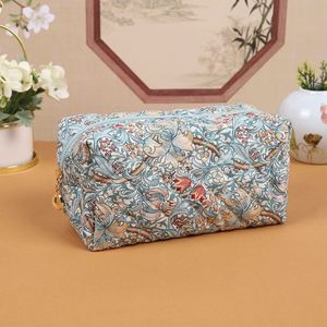 Sac de maquillage matelassé en coton personnalisé, sac de voyage pour cosmétiques, fermeture éclair, sac de rangement pour maquillage portable pour femmes - Product Image 2