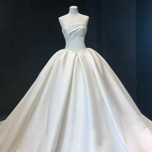 Robe de mariée sirène/trompette moderne en satin avec dentelle florale et cristaux pour femme, modèle NT77 - Product Image 4