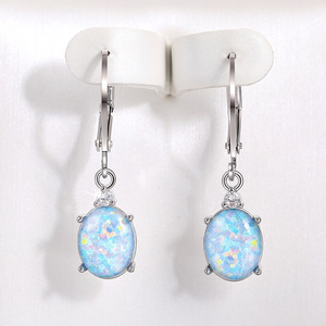 Eleganti Orecchini Pendenti per Donne, Gioielli Delicati e Versatili per l'Uso Quotidiano - Product Image 1
