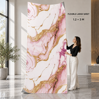 Papier peint auto-adhésif en marbre tourbillonnant rose, blanc et or avec surface PET nettoyable pour murs intérieurs décoratifs