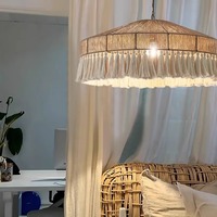 Lustre suspendu artisanal Wabi-Sabi en macramé tressé naturel avec pompons, en corde de chanvre, rotin et lin, style bohème, éclairage LED