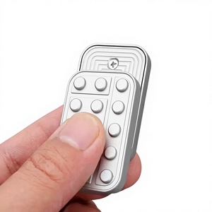 ユニセックス耐久性のある抗ストレスおもちゃクリエイティブフィジェットスライダー金属製置物彫刻指先ストレス解消デバイス工芸品 - Product Image 2