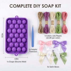 Kit de fabrication de savon DIY, moule en silicone en forme de raisin, bac à glaçons 25 boules avec corde en jute, nœud en satin et pincettes pour savon fait main - Product Image 2