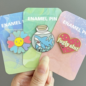 Bán Buôn Số Lượng Lớn Tùy Chỉnh Dễ Thương Thiết Kế Pins Kim Loại Biểu Tượng Phù Hiệu Cuốn Sách Phim Hoạt Hình Vàng Trồng Cứng Mềm Men Tùy Chỉnh Từ Ve Áo Pins - Product Image 6