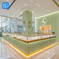 Vitrine à bijoux commerciale avec cadre métallique, base de présentation, comptoir professionnel pour bijoux, espace commercial