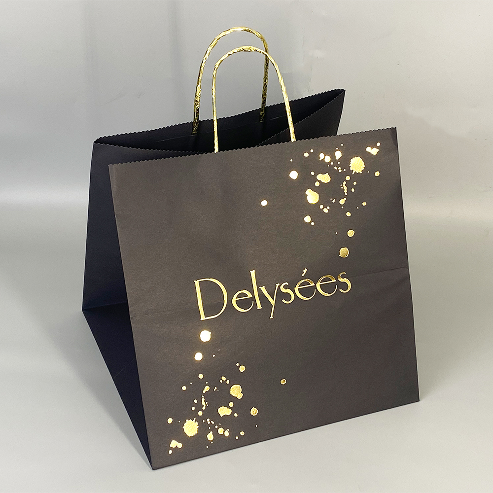 Bolsa de regalo de papel con asa retorcida y estampado en caliente dorado