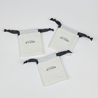 Nouvelle Pochette de Luxe Grise en Microfibre avec Cordon de Serrage et Logo Personnalisé – Étui Souple pour Lunettes de Soleil et Rangement d'Accessoires Technologiques pour Marques