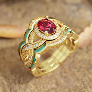 Anello da Cocktail T0870 in Oro 18K per Donna, Anello con Cristalli per Feste, Incastonatura a Castone con Pietra Rossa Ovale e Accenti di Diamanti - Product Image 5