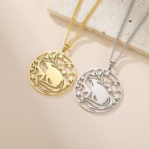 สร้อยคอหัวม้าสแตนเลสขายส่งสำหรับผู้ชายและผู้หญิง ชุบทอง 18k จี้รูปสุนัขจิ้งจอกแบบกลวง - Product Image 4