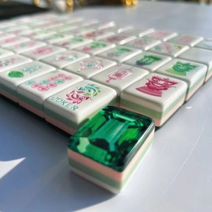 Juego de Mahjong Americano de Lujo con Patrón Grabado Personalizado de Fábrica, Fichas de Acrílico Verde Jade, Juego de Entretenimiento - Product Image 3