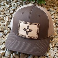 Écussons avec logo personnalisé bonnets en cuir Écusson en cuir Chapeaux de camionneur Custom Make Jeans Marque Étiquette Logo Tag Pour Jeans Écusson en cuir