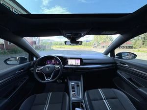 Voitures d'occasion VW <span class=keywords><strong>Golf</strong></span> <span class=keywords><strong>8</strong></span> R-Line 1.4T Transmission automatique Conduite à gauche Faible kilométrage, <span class=keywords><strong>Prix</strong></span> bas Vente en gros pour l'exportation vers la Russie - Product Image 2