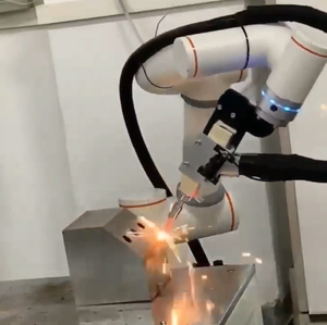 זרוע רובוט 2000 מ "מ חיתוך תחנת עבודה אוטומטית קובוט רובוטית לייזר 1500 אלומיניום 3000w - Product Image 3