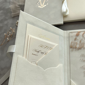 การ์ดเชิญงานแต่งงานแบบโมเดิร์น พิมพ์ลาย UV ลายนูน พร้อมริบบิ้นใส ประดับตราสัญลักษณ์ วัสดุกำมะหยี่ สำหรับวันวาเลนไทน์ ดีไซน์หรูหรา รูปทรงปราสาท - Product Image 4
