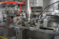 Le bec d'angle de détergent de blanchisserie liquide tiennent la machine à emballer de poche avec l'impression de jet d'encre d'impression de laser