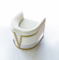 Canapé de détente de luxe en acier inoxydable doré, moderne, durable, écologique, avec revêtement en velours, design en forme de V pour la maison