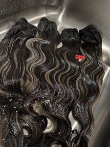 <span class=keywords><strong>Capelli</strong></span> Umani Ricci Afro Kinky Grezzi Cambogiani Birmani con Mèches Biondo 613 e Balayage Marrone <span class=keywords><strong>Cenere</strong></span>, Ricci Afro 4A 4B 4C - Product Image 1