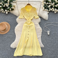 Robe midi élégante d'été à col et manches courtes en maille pour femme, coupe ajustée, simple boutonnage avec poignets à volants