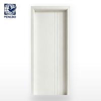 Porte intérieure en WPC imperméable en gros avec rainures verticales groupées, insonorisée et écologique pour hôtels et cuisines