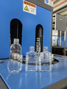 Halbautomatische PET- & <span class=keywords><strong>PP</strong></span>-Flaschenblasmaschine mit PLC-Motor, Lager & Pumpe - Umweltfreundlich, Multifunktional, 1-2 Kavitäten - Product Image 3