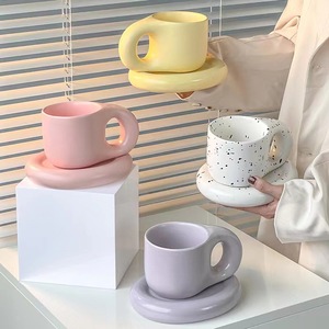 新しいスタイルのおしゃれで可愛いぽっちゃりセラミックコーヒーカップ、カスタムロゴ入り、高品質セラミックカップ＆ソーサーセット、ギフトに最適 - Product Image 1