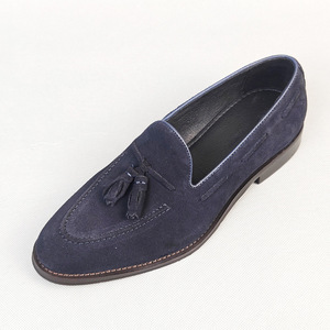 Mocasines de gamuza para hombre, con punta redonda, con borlas, forro de cuero genuino, suela de goma, transpirables, para todas las estaciones, zapatos casuales. - Product Image 1