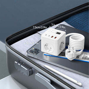 Adaptador de Viaje Universal 7 en 1 Todo en Uno con Protección Contra Sobrecargas, Material ABS, Entrada de CA de 100-240V - Product Image 1