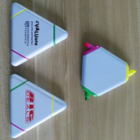 OEM Logo personnalisé Surligneur Marqueur Stylo Mini Trois Couleurs Pointe Plate Pinceau Coloré En Forme De Triangle Stylo Cadeau pour Les Enfants