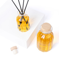 Bouteille d'aromathérapie Parfum de bouteille en verre de diffuseur de roseau à la maison unique de luxe avec emballage