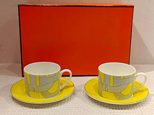 Vente en gros de tasses et soucoupes de luxe britanniques Runway 2 disponibles - Product Image 2