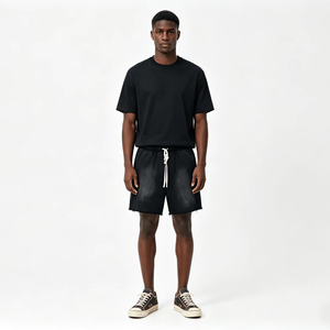Shorts en molleton de coton épais pour homme, style streetwear, avec logo personnalisé OEM, motif graphique en strass, ourlet brut et délavage acide, effet soleil éclairé - Product Image 1