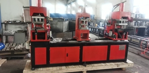 Machine de poinçonnage hydraulique automatique CNC à grande vitesse, double <span class=keywords><strong>t</strong></span>ête, traitement simultané, pour étais <span class=keywords><strong>en</strong></span> acier, échafaudages - Product Image 4