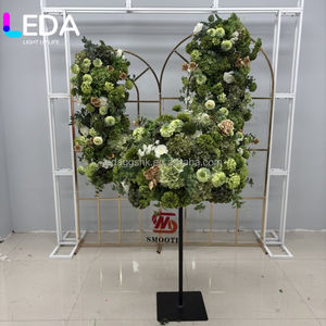 Camino de Mesa de Flores Artificiales LEDA, Color Verde Eucalipto con Rosas Blancas, Decoración para Mesa - Product Image 6