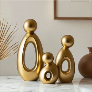 Elegante Estatua Familiar Artística de Resina - Tema Amoroso, Decoración para el Hogar y Regalo Coleccionable - Product Image 1