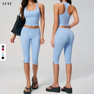 Custom Logo Summer Breathable Stylish Sportswear 2 Piece Suit Tank Tops Capri Leggings Set Yoga Pilates Loungewear