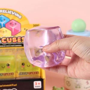 Nouveau jouet anti-stress en forme de cube de glace, mignon et souriant, à rebond lent, en maltose, pour enfants - Vente chaude - Product Image 3