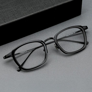 Montatura per Occhiali in Titanio Puro Fatta a Mano in Stile Giapponese Retrò per Donne con Viso Grande, Aste Spesse in Acetato Placcato IP - Product Image 1